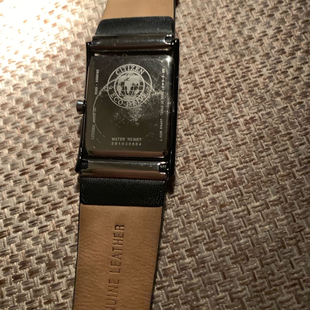 Citizen watch water resistant w/ leather band.